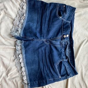 Blue savvy lace shorts